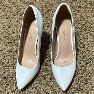 Dream Pairs Classic White Heels